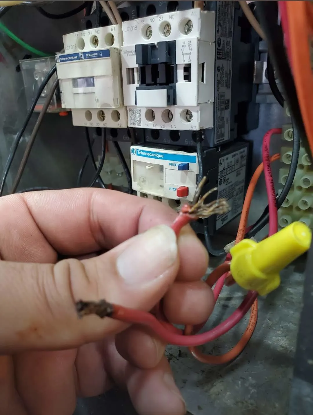 Burnt wiring on VDC Fan Controller Unit