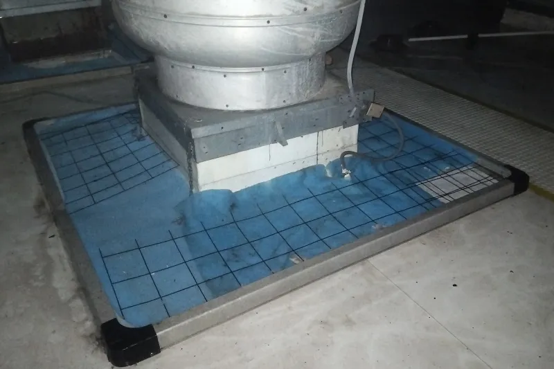 Fan Unit Base Grease Containment System with Oil Catching Medium