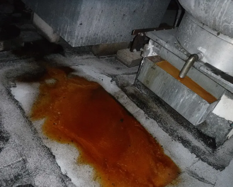 Rooftop Oil Pooling under Kitchen Fan Unit